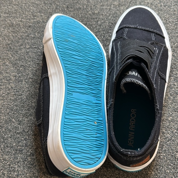 NWOT Jenn Ardor sneakers size 9 - Picture 4 of 4